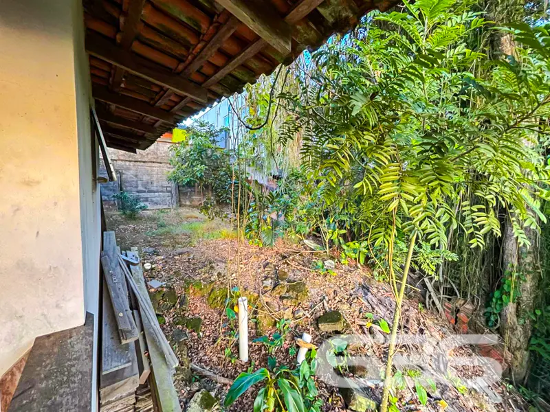Residência térrea ampla, terreno com 888m² e edícu