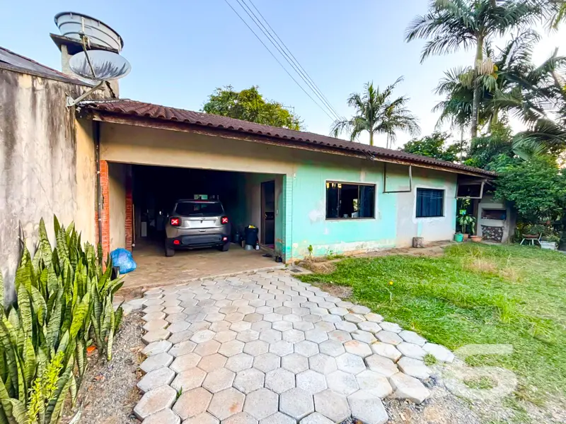 Residência térrea ampla, terreno com 888m² e edícu