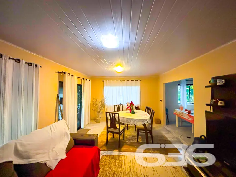 Residência térrea ampla, terreno com 888m² e edícu
