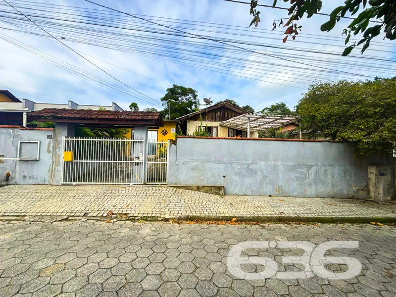 Terreno amplo com 450m² em localização estratégica