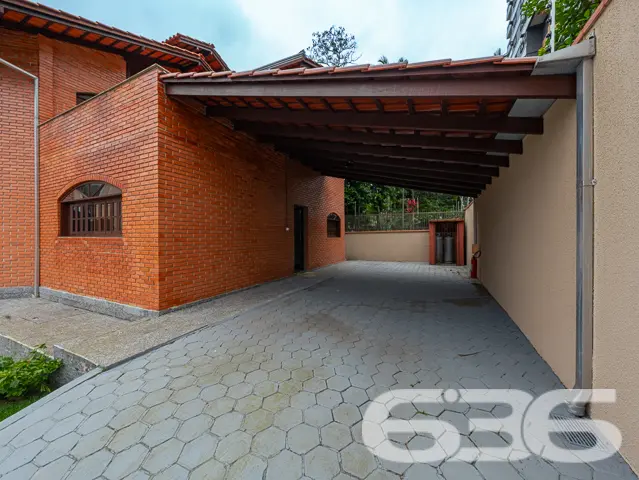 BAIRRO ANITA GARIBALDI: CASA ESTILO GERMÂNICO COM