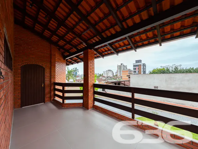BAIRRO ANITA GARIBALDI: CASA ESTILO GERMÂNICO COM