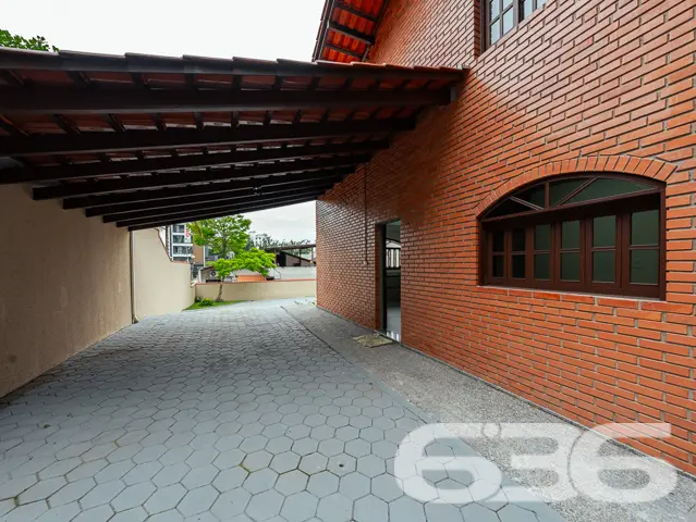 BAIRRO ANITA GARIBALDI: CASA ESTILO GERMÂNICO COM