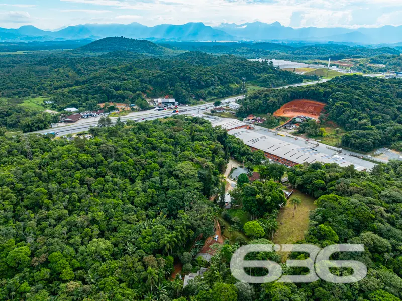 Amplo terreno com mais de 5.000 m² em Joinville: l