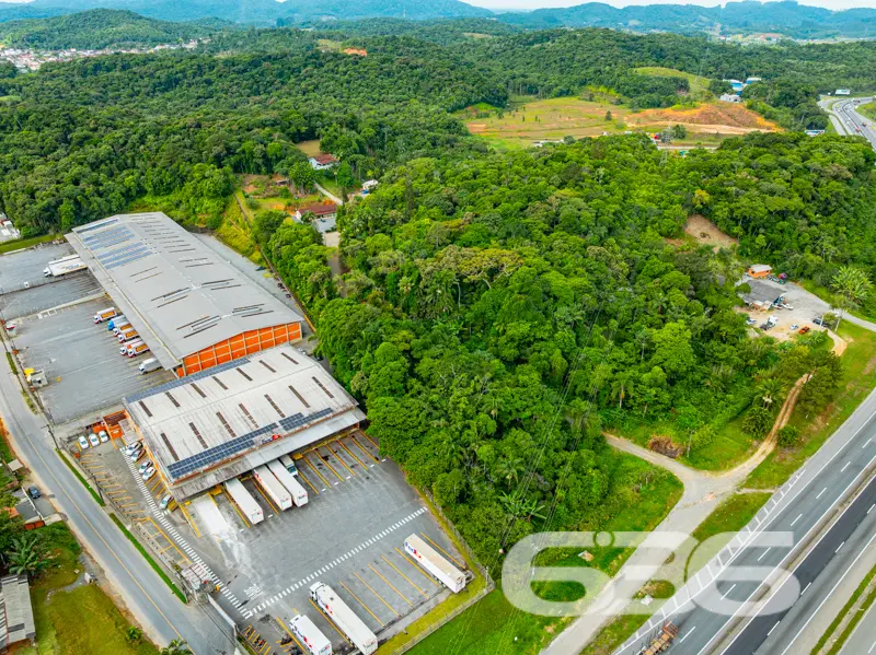 Amplo terreno com mais de 5.000 m² em Joinville: l