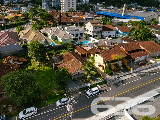 Com mais de 30 anos de atuação no mercado imobiliá