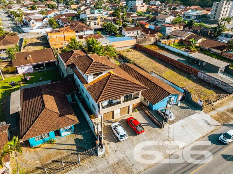 **Magnífico Sobrado à Venda em Joinville - Oportun