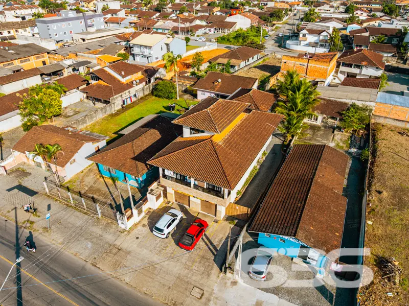 **Magnífico Sobrado à Venda em Joinville - Oportun