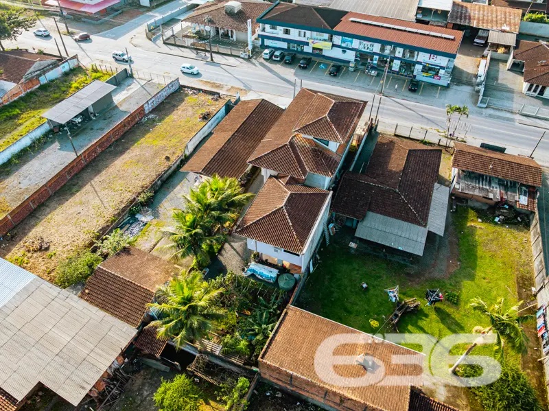 **Magnífico Sobrado à Venda em Joinville - Oportun