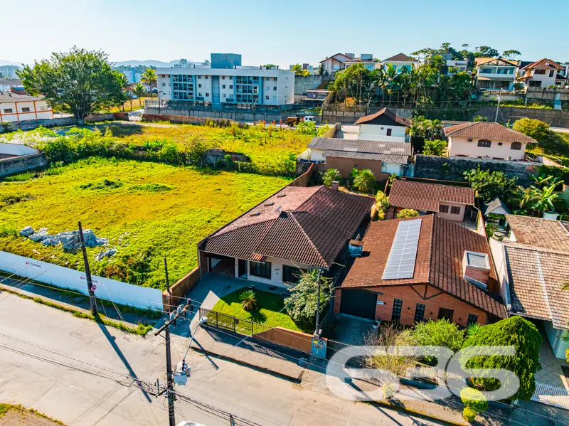 CASA GRANDE COM TERRENO  502m² COM 4 QUARTOS SENDO