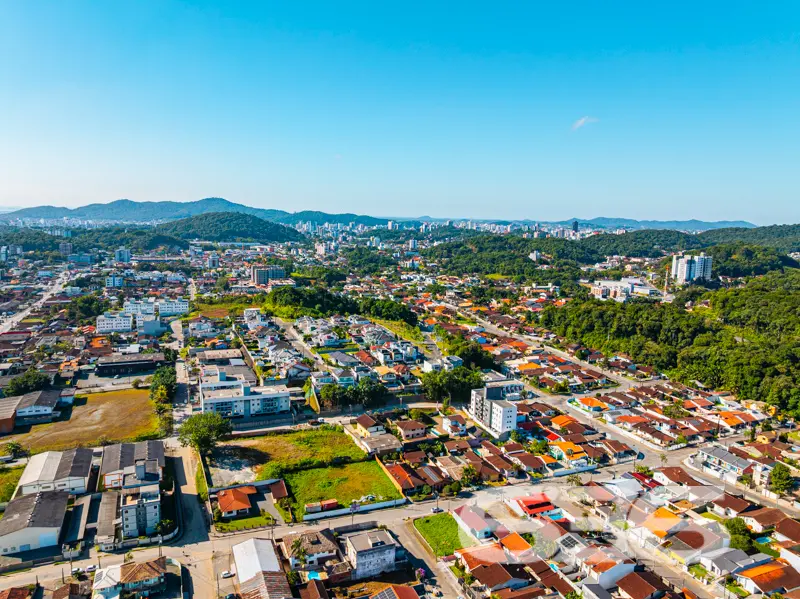 CASA GRANDE COM TERRENO  502m² COM 4 QUARTOS SENDO