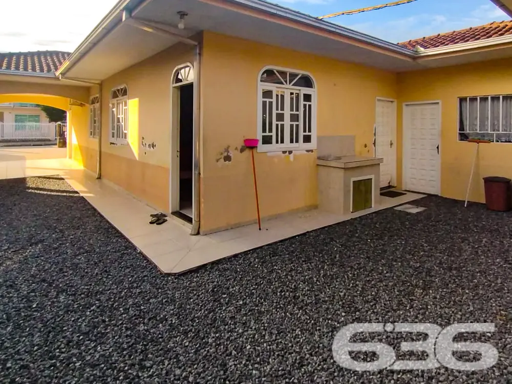 CASA EM LOCALIZAÇÃO PRIVILEGIADA NO BAIRRO IRIRIÚ