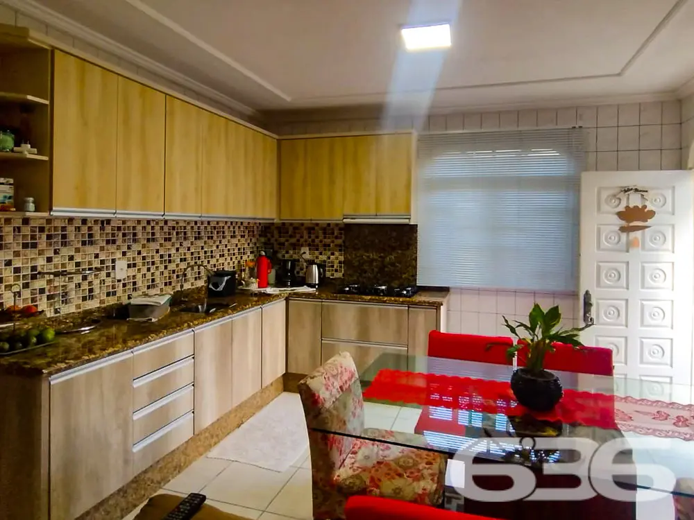 CASA EM LOCALIZAÇÃO PRIVILEGIADA NO BAIRRO IRIRIÚ