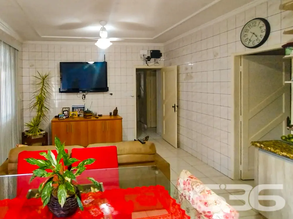 CASA EM LOCALIZAÇÃO PRIVILEGIADA NO BAIRRO IRIRIÚ