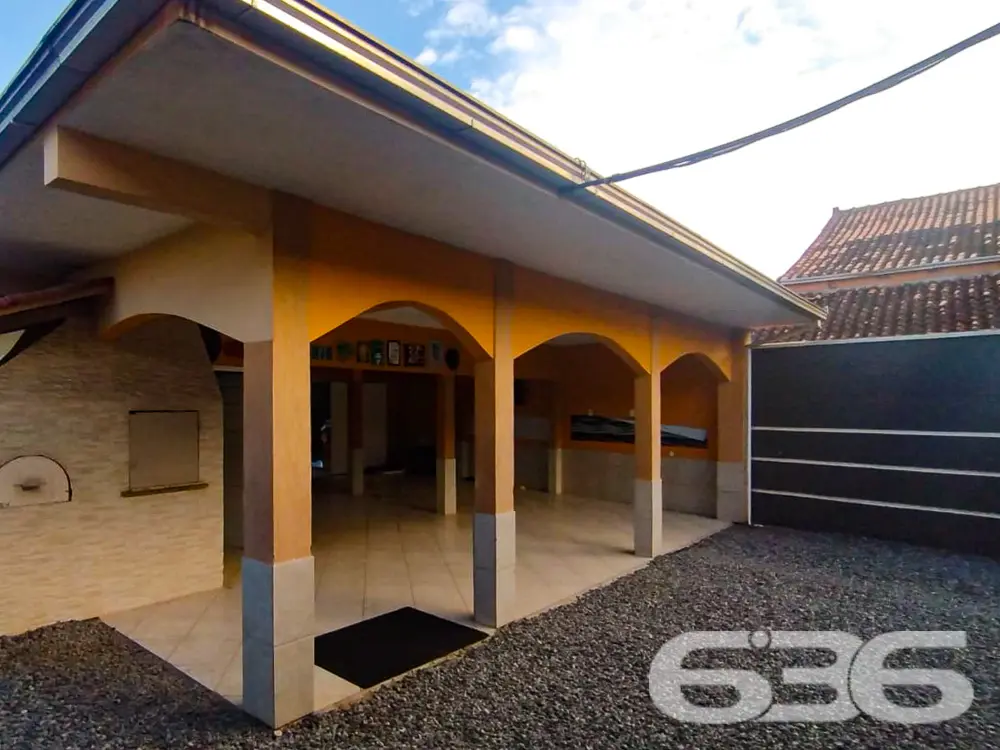 CASA EM LOCALIZAÇÃO PRIVILEGIADA NO BAIRRO IRIRIÚ