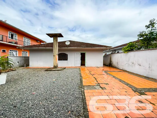 Excelente Casa Térrea no Bairro Iririú – Joinville