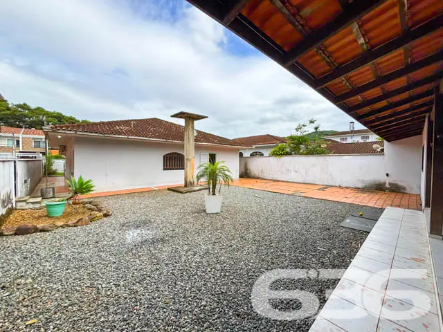 Excelente Casa Térrea no Bairro Iririú – Joinville