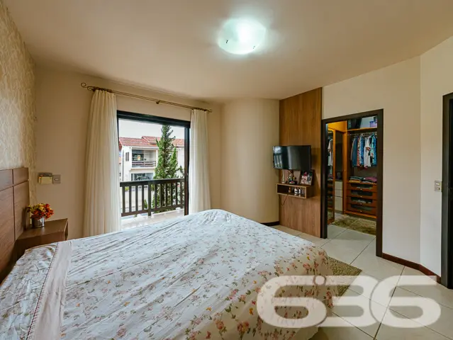 SOBRADO COM SUÍTE MASTER + 3 QUARTOS NO BAIRRO IRI