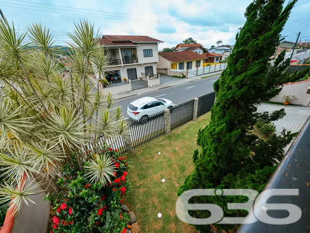 SOBRADO COM SUÍTE MASTER + 3 QUARTOS NO BAIRRO IRI