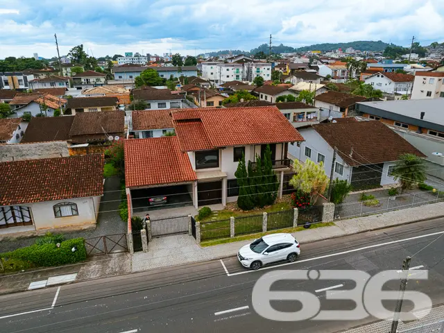 SOBRADO COM SUÍTE MASTER + 3 QUARTOS NO BAIRRO IRI