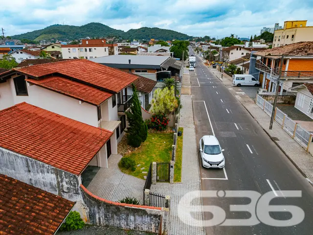 SOBRADO COM SUÍTE MASTER + 3 QUARTOS NO BAIRRO IRI