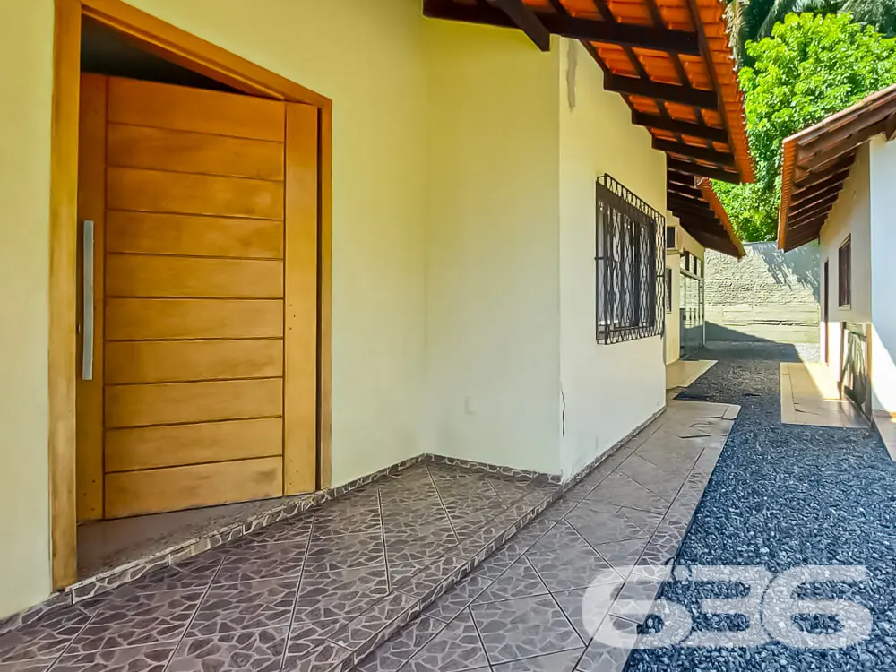 EXCELENTE CASA COM AMPLO TERRENO PARA VOCÊ
Se voc