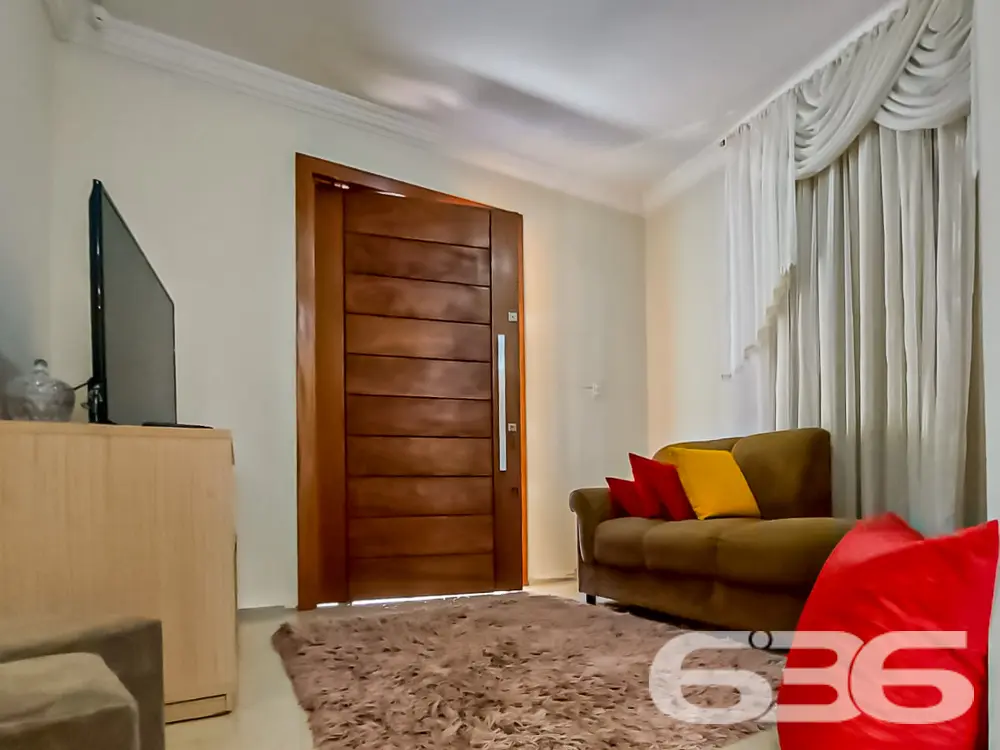 EXCELENTE CASA COM AMPLO TERRENO PARA VOCÊ
Se voc