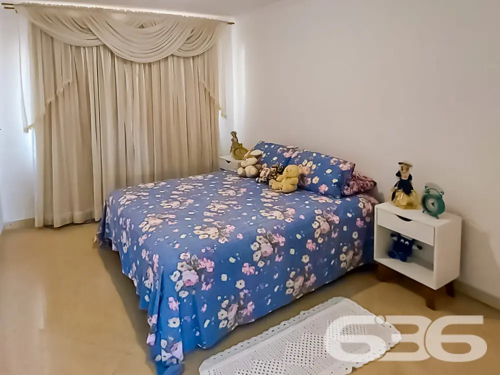 EXCELENTE CASA COM AMPLO TERRENO PARA VOCÊ
Se voc