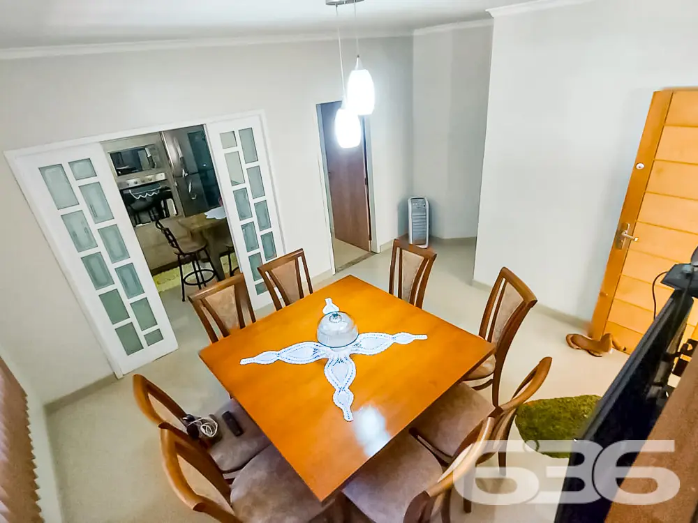 EXCELENTE CASA COM AMPLO TERRENO PARA VOCÊ
Se voc