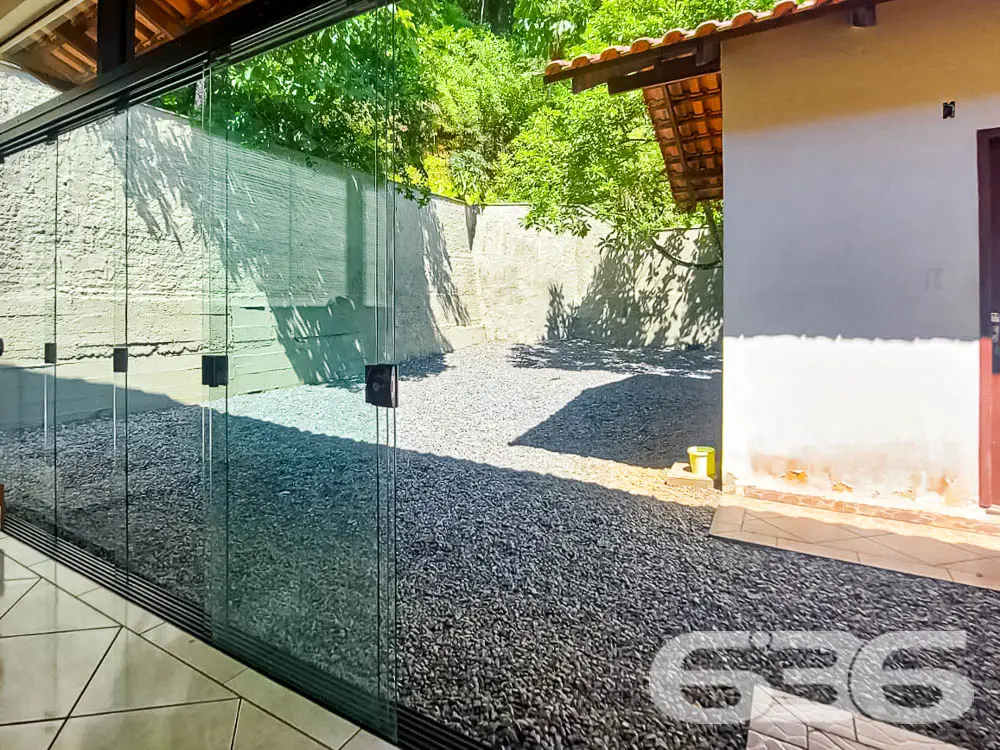 EXCELENTE CASA COM AMPLO TERRENO PARA VOCÊ
Se voc