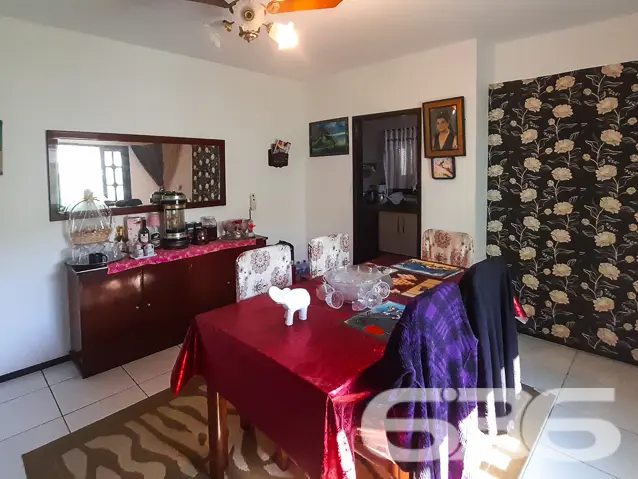 RESIDÊNCIA A VENDA DE 3 QUARTOS, SENDO 1 SUÍTE, N