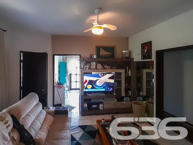 RESIDÊNCIA A VENDA DE 3 QUARTOS, SENDO 1 SUÍTE, N