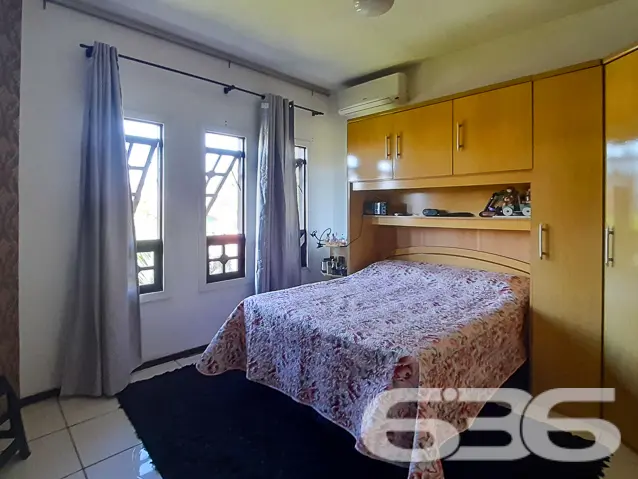 RESIDÊNCIA A VENDA DE 3 QUARTOS, SENDO 1 SUÍTE, N