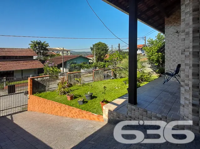 RESIDÊNCIA A VENDA DE 3 QUARTOS, SENDO 1 SUÍTE, N