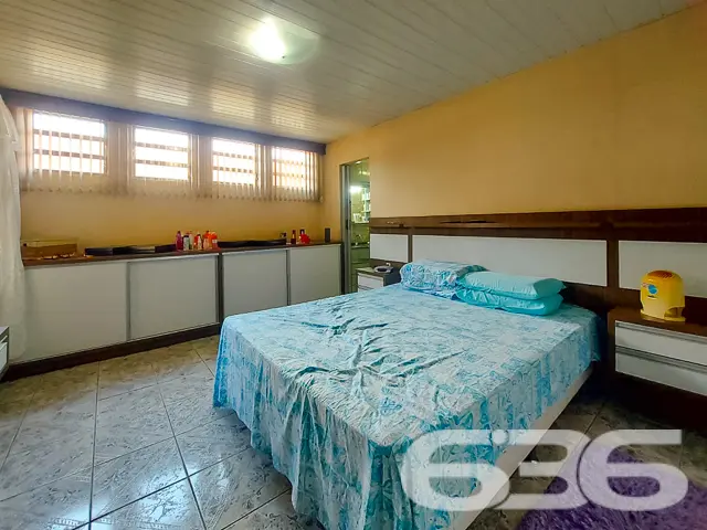 IMÓVEL COM SUÍTE + 5 DORMITÓRIOS NO BAIRRO ITAUM

