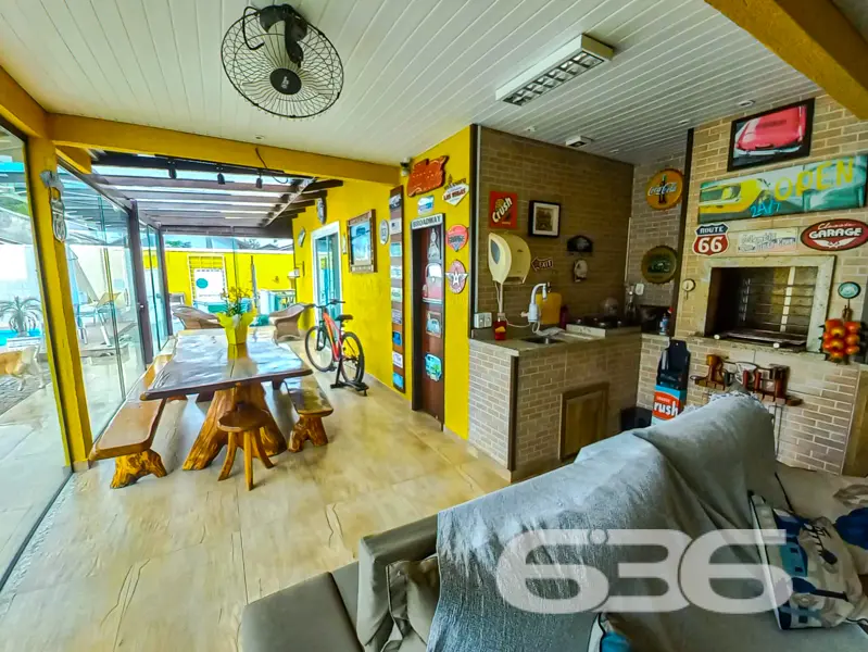 Residência Térrea com Piscina, Área de Festas e Qu