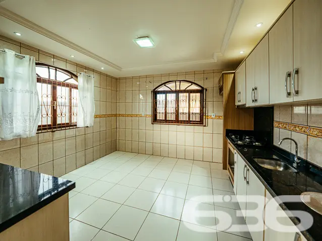 Encantadora Residência Térrea de 3 Quartos no Bair