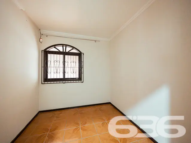 Encantadora Residência Térrea de 3 Quartos no Bair