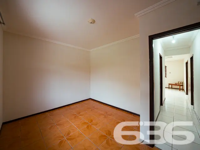 Encantadora Residência Térrea de 3 Quartos no Bair
