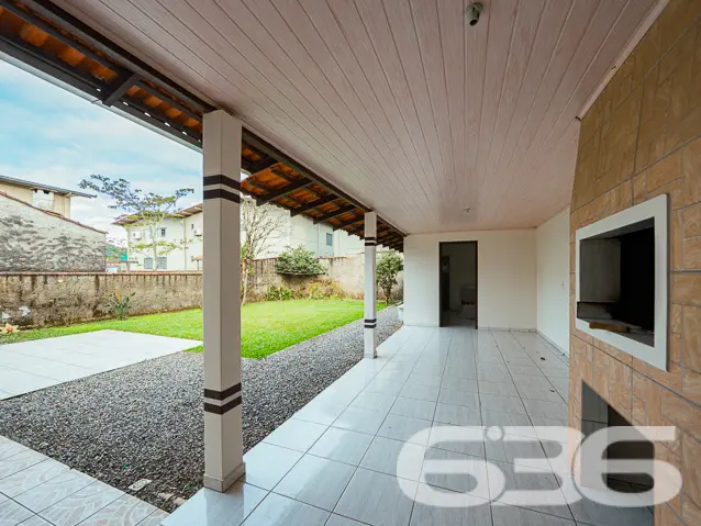 Encantadora Residência Térrea de 3 Quartos no Bair