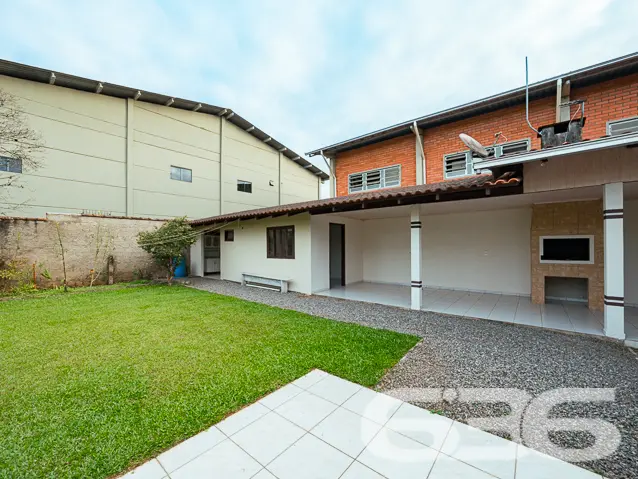 Encantadora Residência Térrea de 3 Quartos no Bair