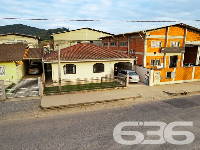 Encantadora Residência Térrea de 3 Quartos no Bair