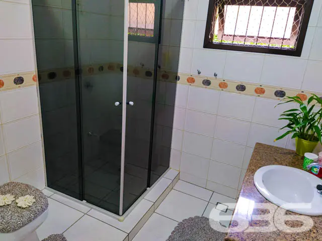RESIDÊNCIA COM 4 QUARTOS NO BAIRRO NOVA BRASÍLIA,