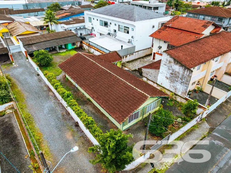 Oportunidade para investir ou construir em ampla á