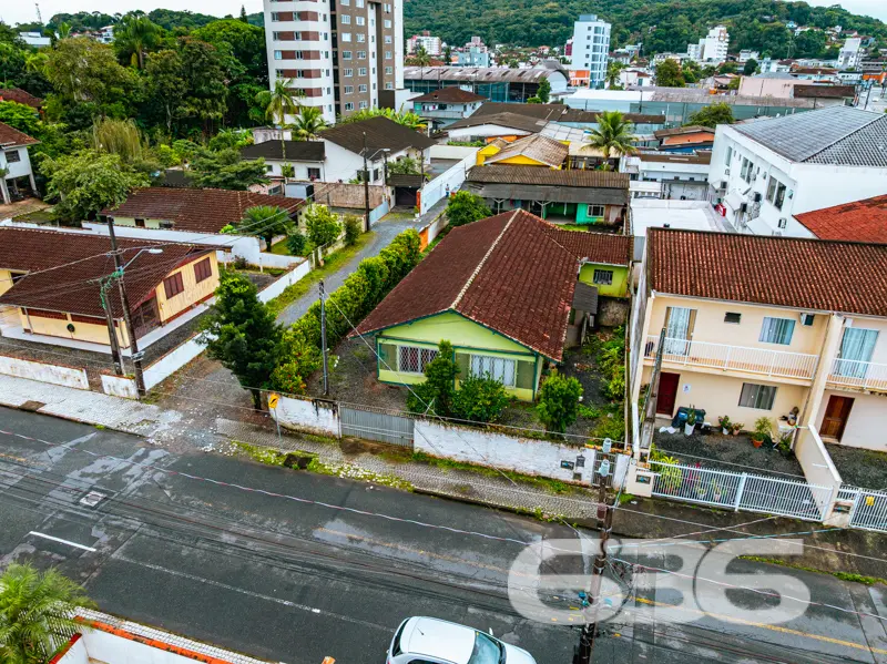 Oportunidade para investir ou construir em ampla á