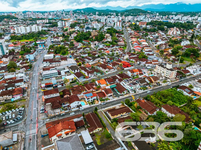 Oportunidade para investir ou construir em ampla á