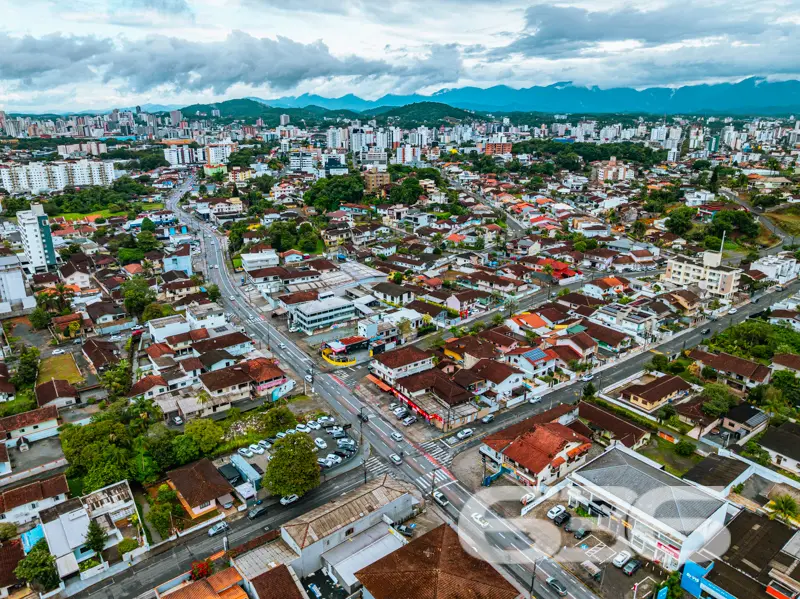 Oportunidade para investir ou construir em ampla á
