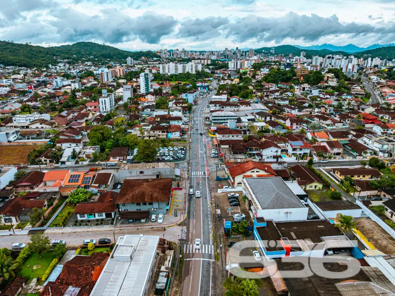 Oportunidade para investir ou construir em ampla á