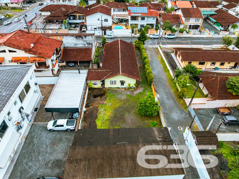 Oportunidade para investir ou construir em ampla á