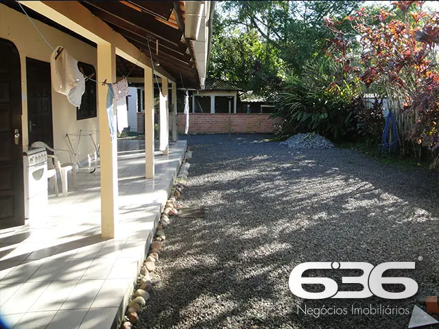 CASA AMPLA COM SUÍTE + 3 DORMITÓRIOS NO BAIRRO FLO